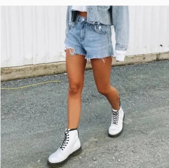 Dr. Martens White Leather Zavala Lace Up Boots/Booties(9) - Picture 4 of 14